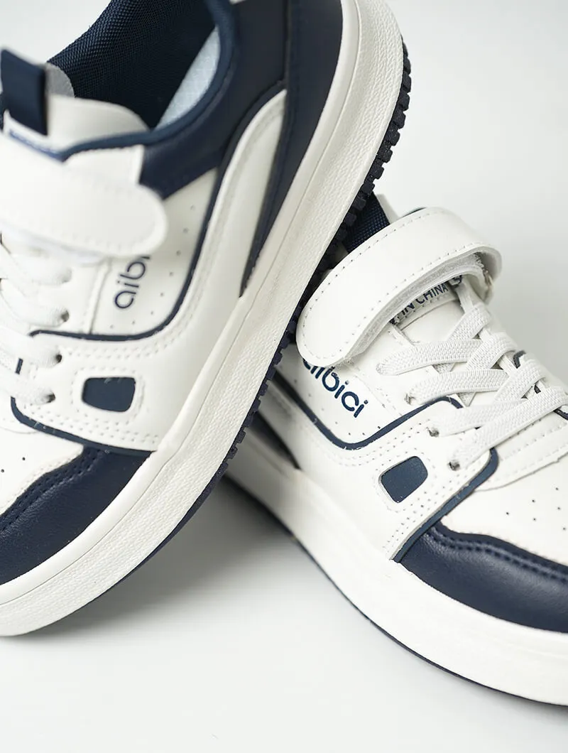 Baskets lacées et scratchées